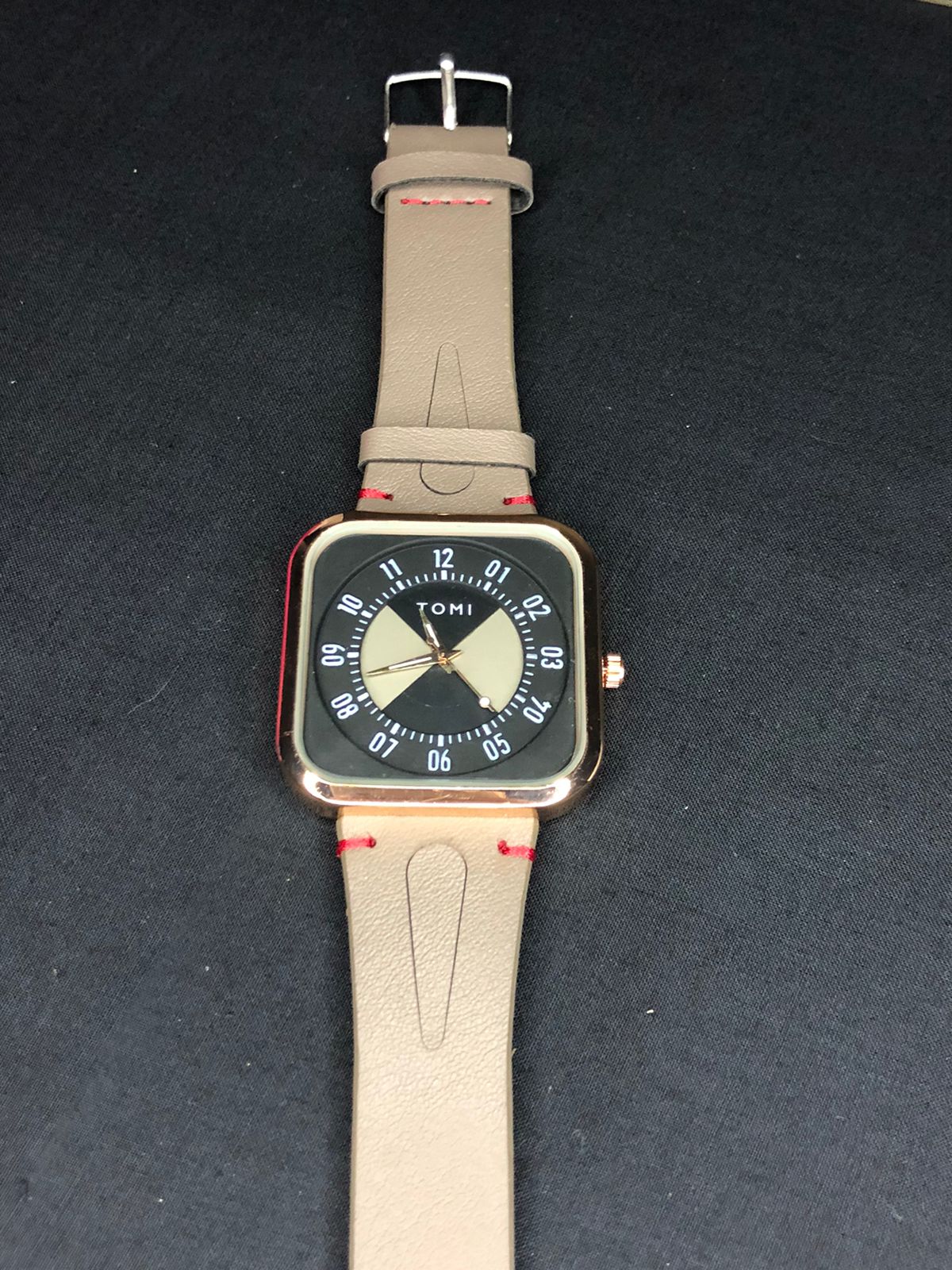 Golden Classic Sports Watch